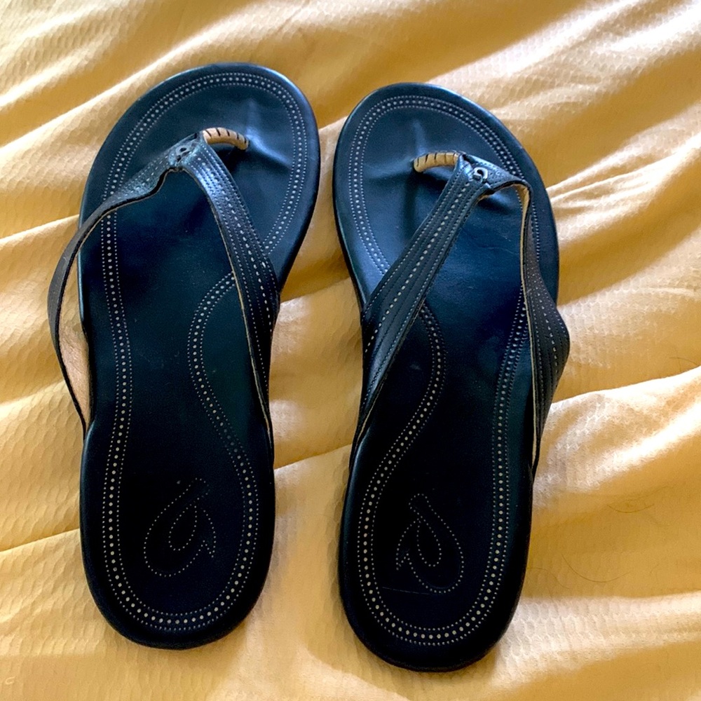 Olukai Worn a few times Sandals